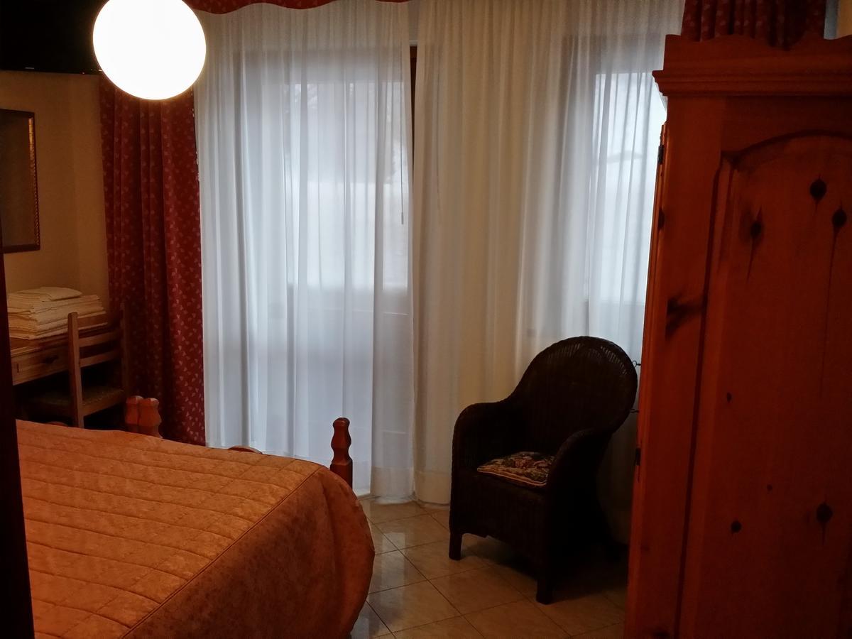 Albergo Diana Cerreto Laghi Bilik gambar