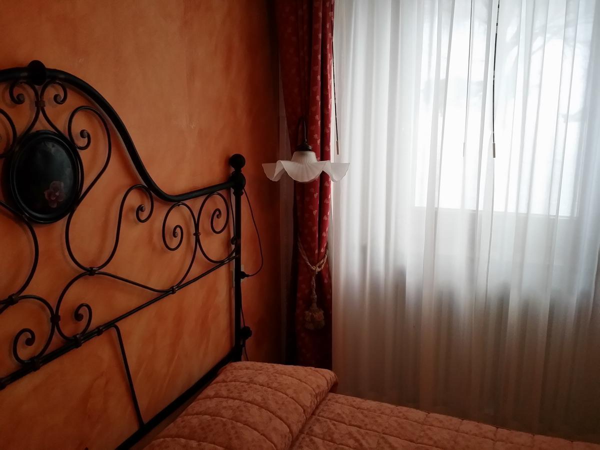 Albergo Diana Cerreto Laghi Bilik gambar