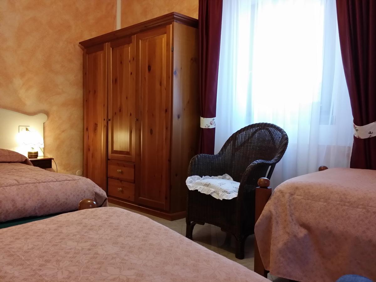 Albergo Diana Cerreto Laghi Bilik gambar