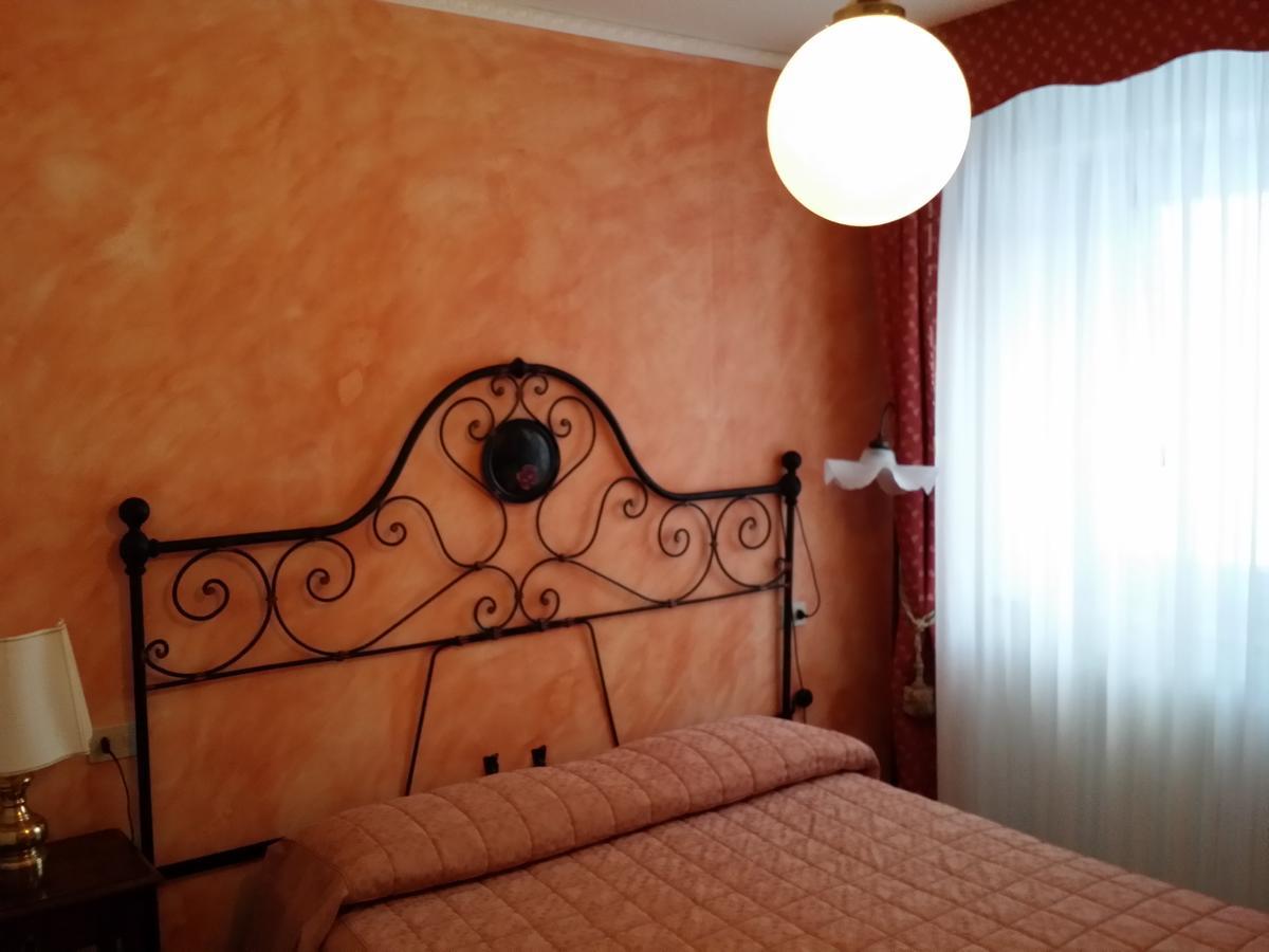 Albergo Diana Cerreto Laghi Bilik gambar