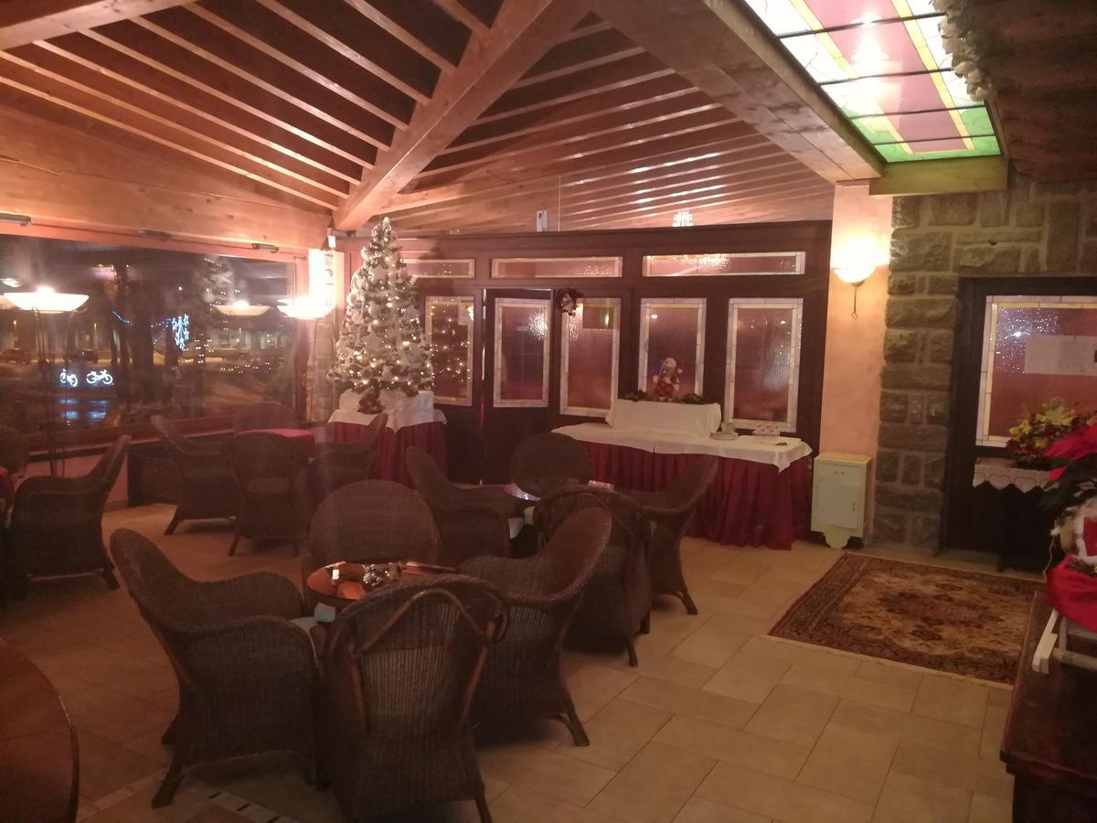 Albergo Diana Cerreto Laghi Luaran gambar
