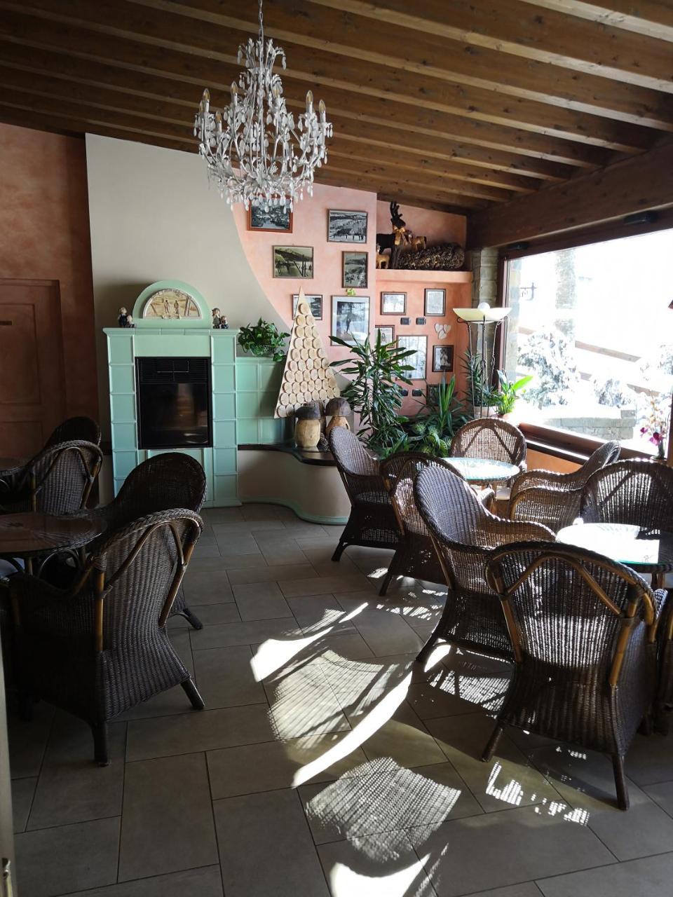 Albergo Diana Cerreto Laghi Luaran gambar