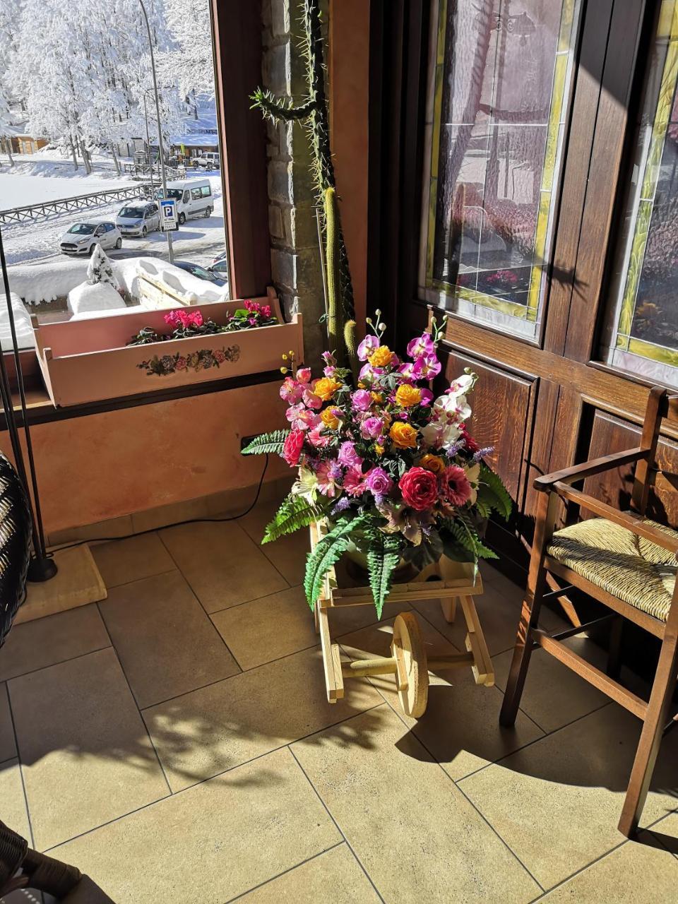 Albergo Diana Cerreto Laghi Luaran gambar