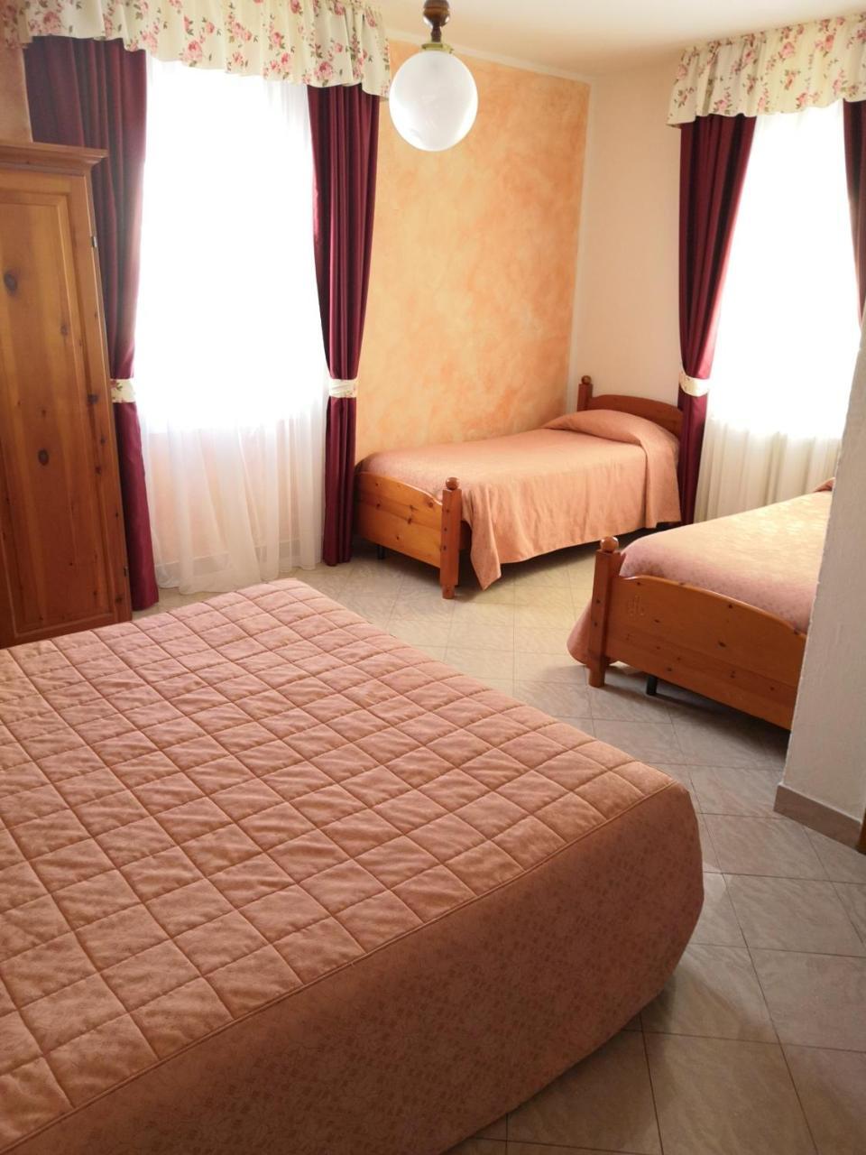 Albergo Diana Cerreto Laghi Luaran gambar
