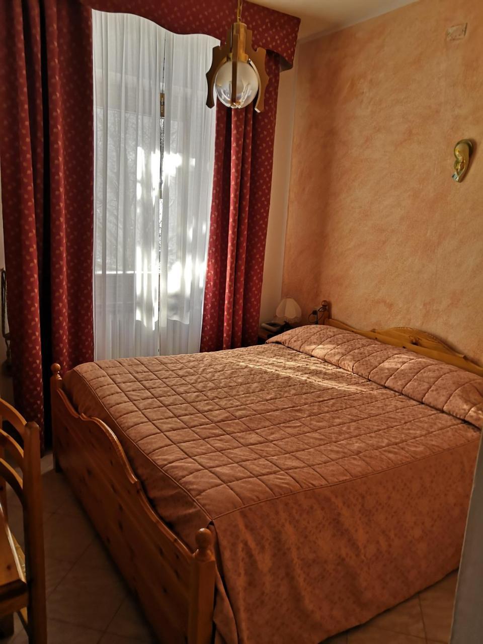 Albergo Diana Cerreto Laghi Luaran gambar
